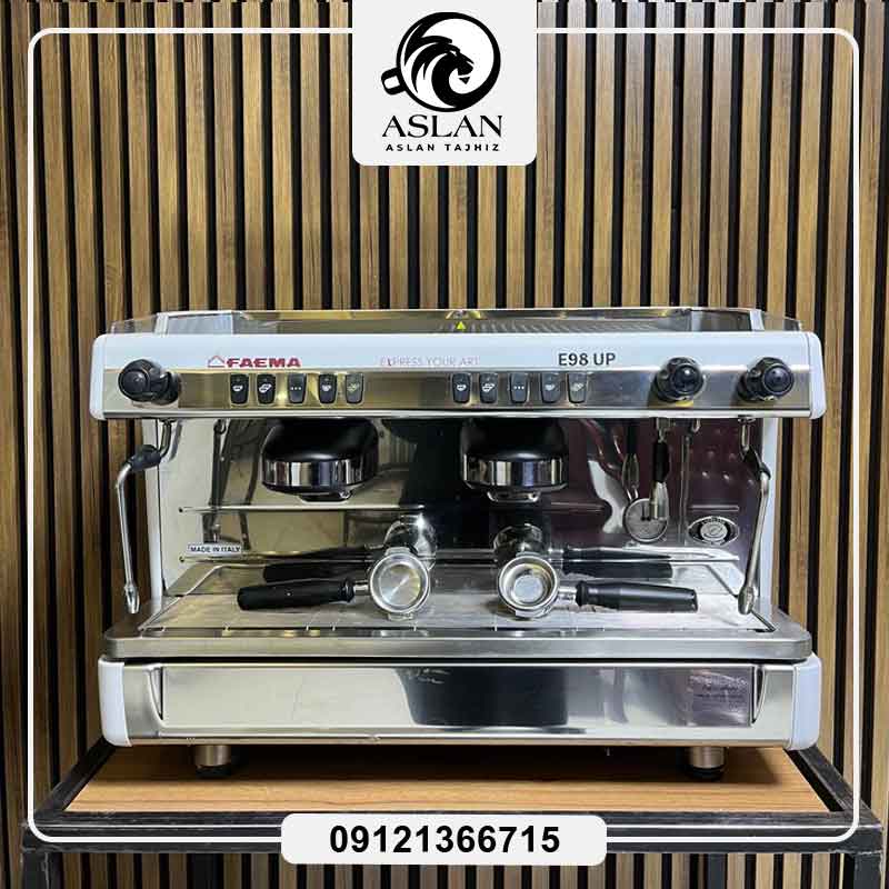 ✔ برند: فائما FAEMA ✔ کشور سازنده: ایتالیا ✔ سال ساخت: 2021 ✔ نحوه عملکرد: تمام اتوماتیک تال کاپ ✔ تعداد گروپ: 2 گروپ ✔ جنس بدنه: استیل ضدزنگ ✔ توان المنت: 4800 وات ✔ ابعاد73×56×51سانتی‌متر ✔ وزن: 63کیلوگرم ✔ حجم بویلر : 11 لیتر